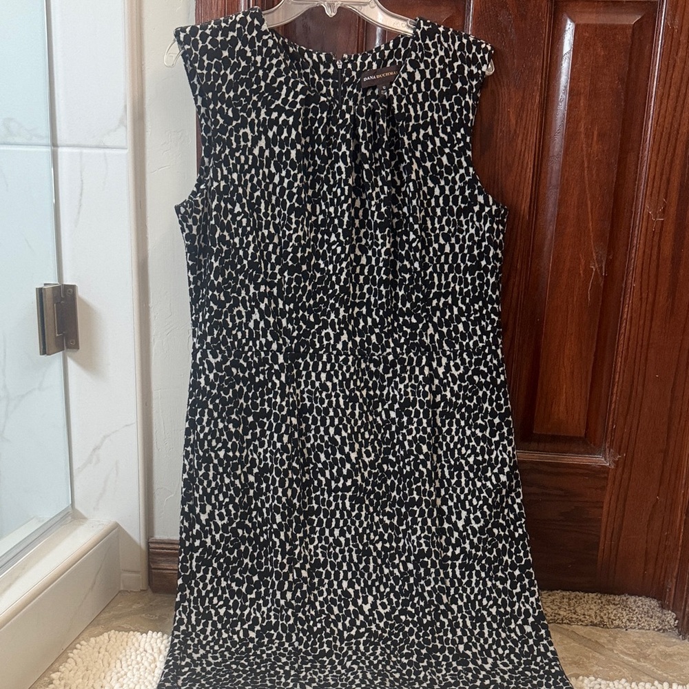 Dana Buchanan Elegant Black and White Sleeveless Dress